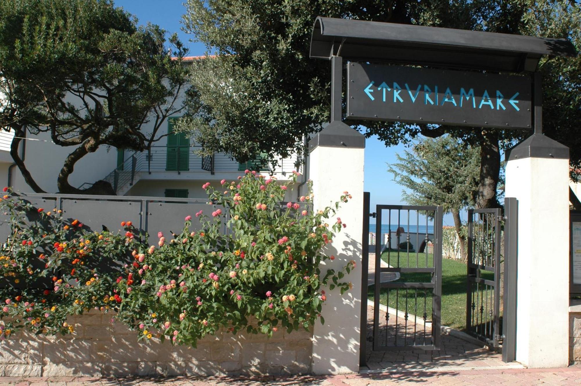 Etruriamare Aparthotel San Vincenzo Ngoại thất bức ảnh